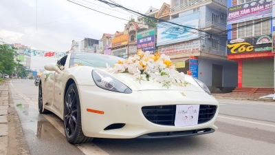 XE CƯỚI FERRARI